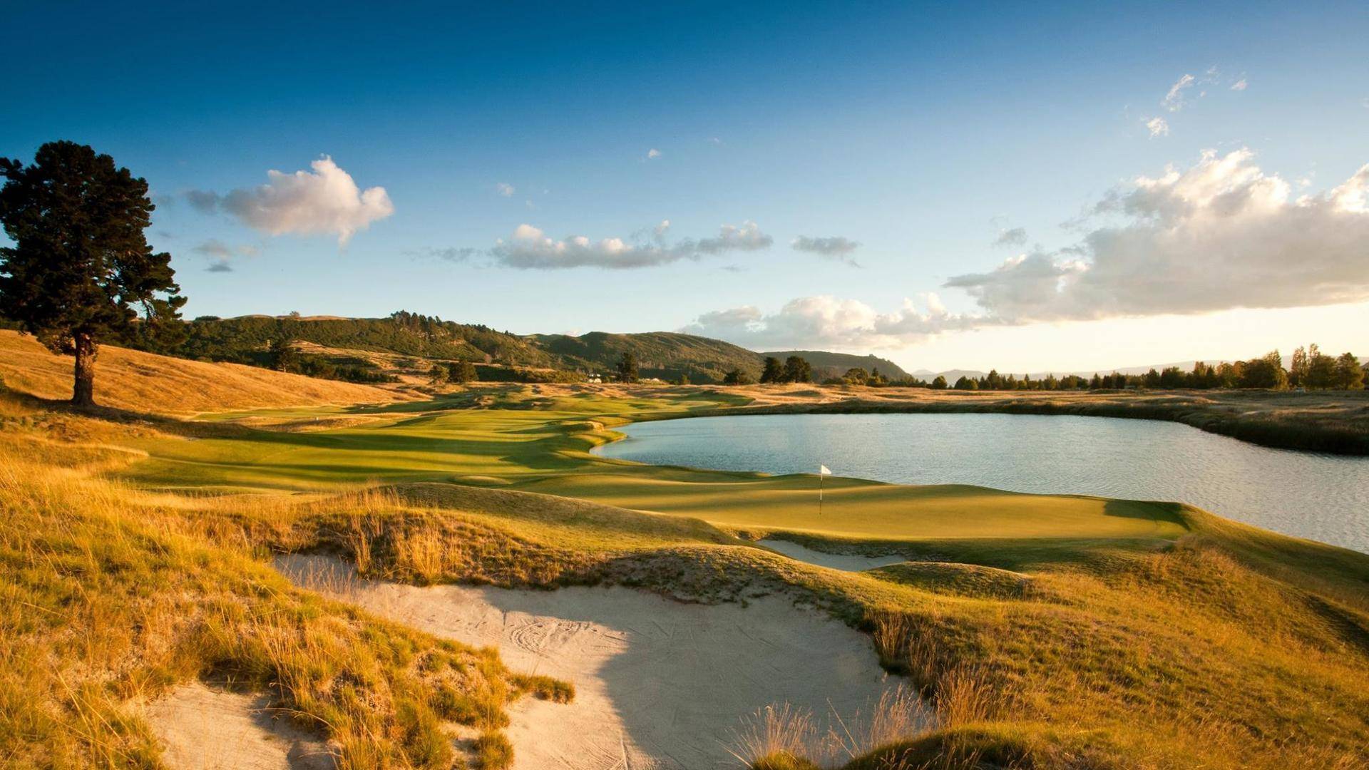 The Allure of Luxury Golfing: A Perfect Escape